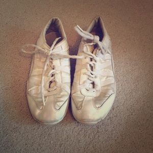 Nfinity cheer shoes
